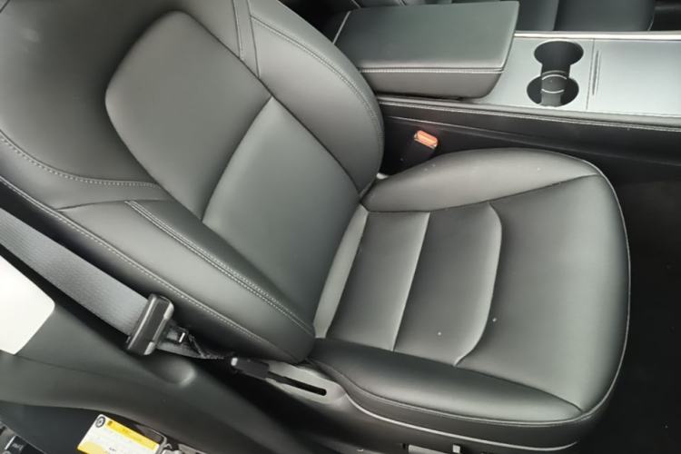 Used Tesla Model Y 2022 Rear-Wheel-Drive Version Right Front Seat