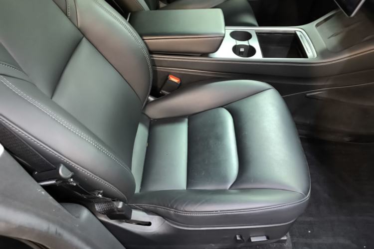Used Tesla Model Y 2022 Rear-Wheel-Drive Version Right Front Seat