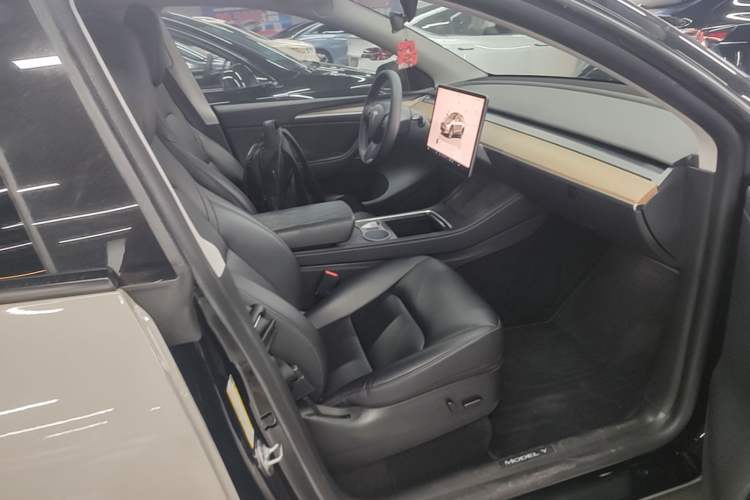 Used Tesla Model Y 2022 Rear-Wheel-Drive Version Right Front Seat