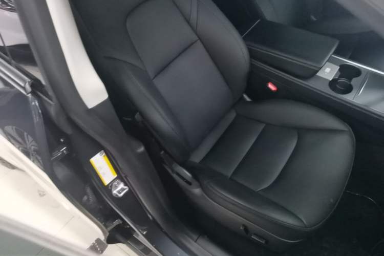 Used Tesla Model Y 2022 Long-Range All-Wheel-Drive Version Right Front Seat