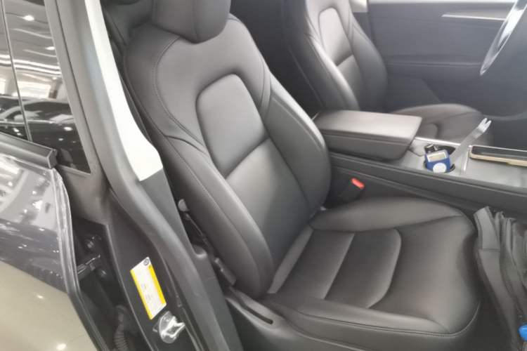 Used Tesla Model Y 2022 Rear-Wheel-Drive Version Right Front Seat