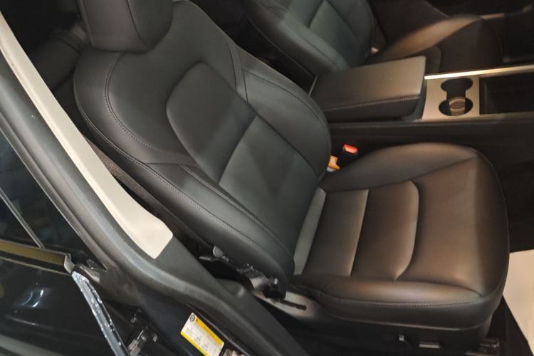 Used Tesla Model Y 2022 Performance High-Performance All-Wheel-Drive Version Right Front Seat