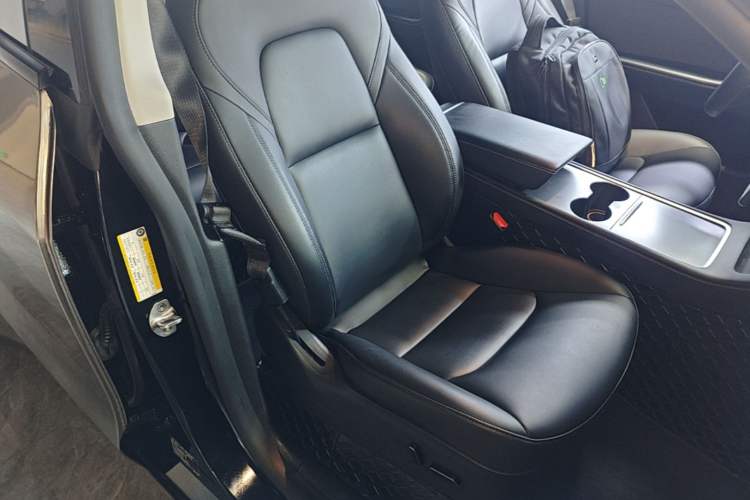 Used Tesla Model Y 2022 Rear-Wheel-Drive Version Right Front Seat