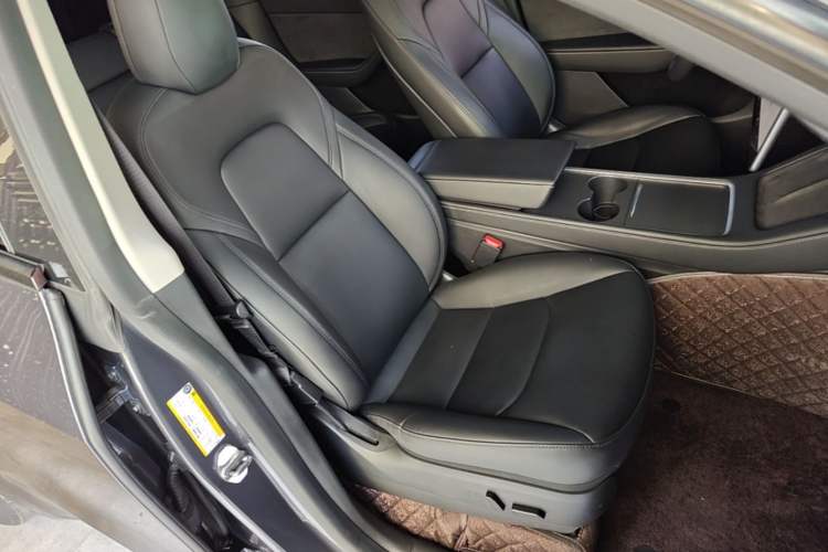 Used Tesla Model Y 2022 Rear-Wheel-Drive Version Right Front Seat