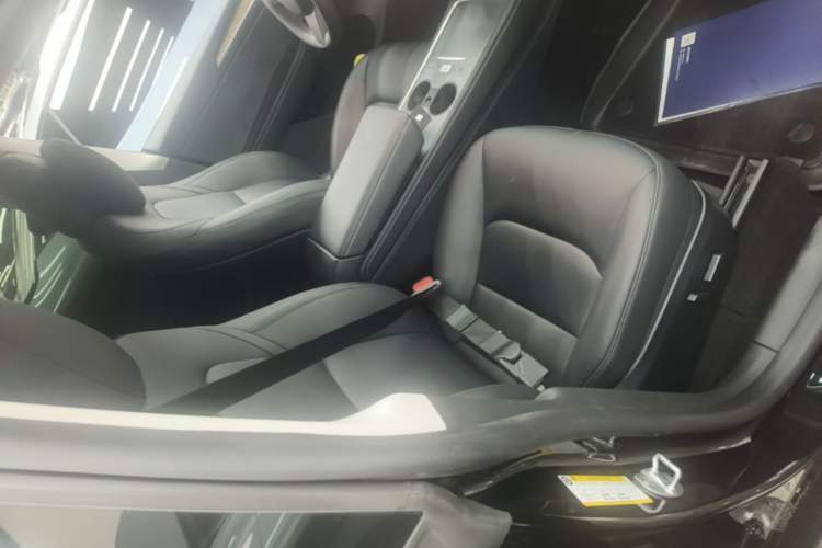 Used Tesla Model Y 2022 Long-Range All-Wheel-Drive Version Right Front Seat