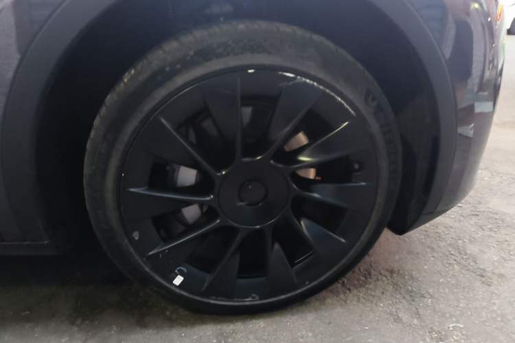 Used Tesla Model Y 2022 Revised Version Long-Range All-Wheel Drive Right Front Wheel Hub