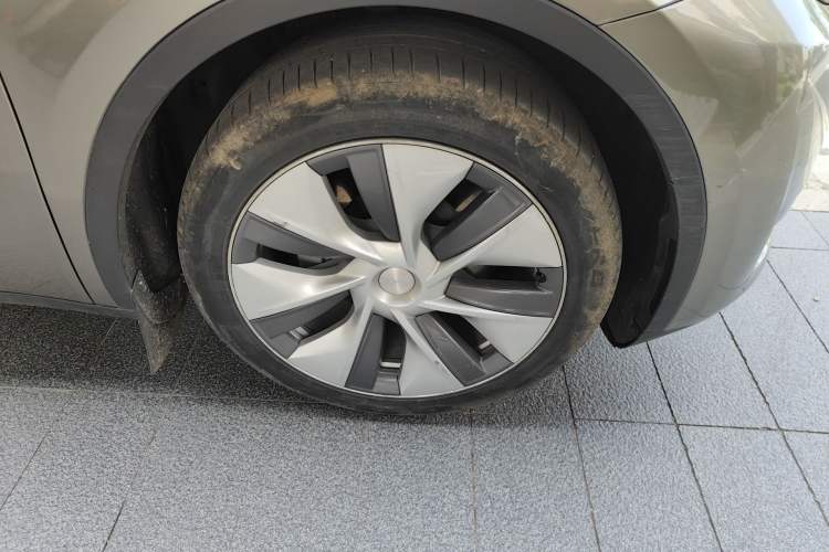 Used Tesla Model Y 2022 Revised Version Rear-Wheel Drive Right Front Wheel Hub