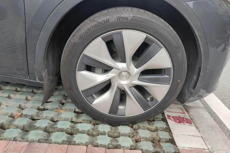 Used Tesla Model Y 2022 Revised Version Rear-Wheel Drive Right Front Wheel Hub