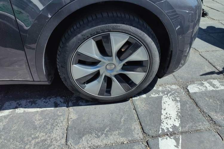 Used Tesla Model Y 2022 Revised Version Rear-Wheel Drive Right Front Wheel Hub