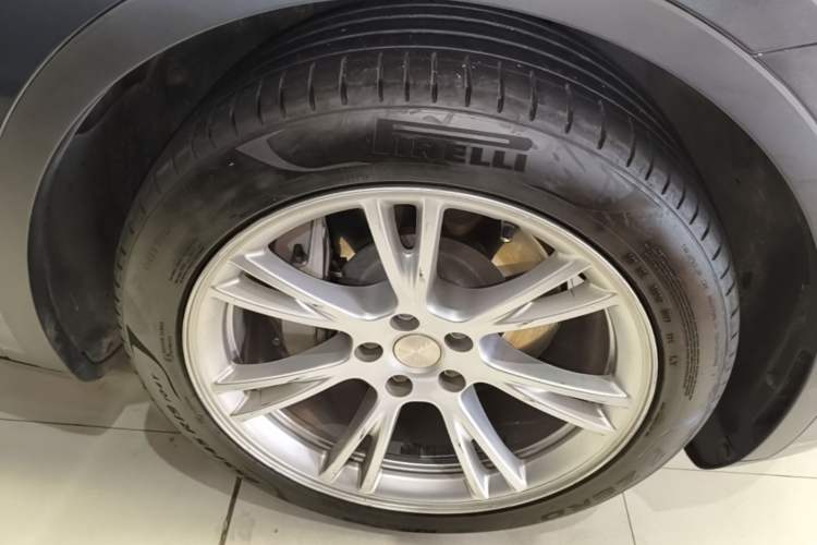 Used Tesla Model Y 2022 Revised Version Rear-Wheel Drive Right Front Wheel Hub