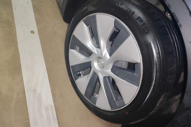 Used Tesla Model Y 2022 Revised Version Rear-Wheel Drive Right Front Wheel Hub