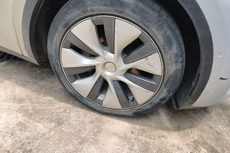Used Tesla Model Y 2022 Rear-Wheel-Drive Version Right Front Wheel Hub