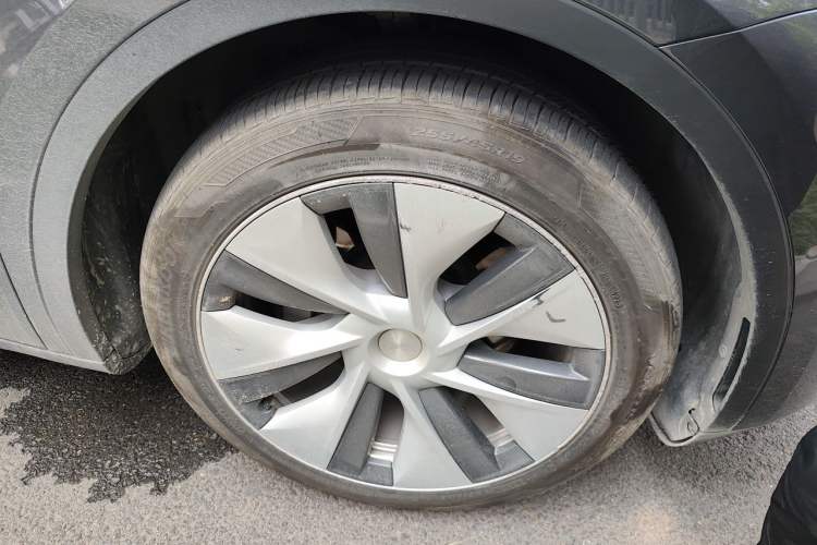 Used Tesla Model Y 2022 Revised Version Long-Range All-Wheel Drive Right Front Wheel Hub