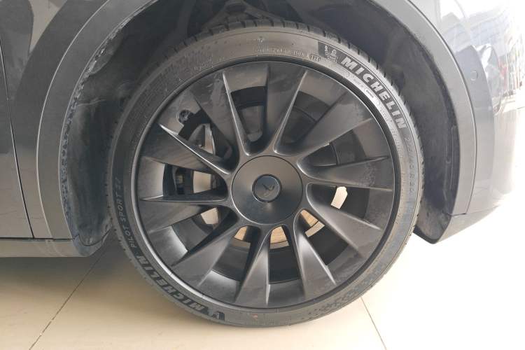 Used Tesla Model Y 2022 Revised Version Rear-Wheel Drive Right Front Wheel Hub