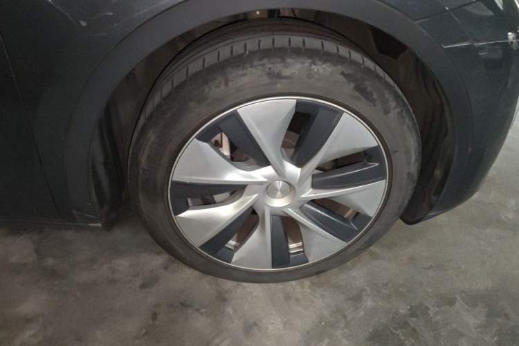 Used Tesla Model Y 2022 Rear-Wheel-Drive Version Right Front Wheel Hub