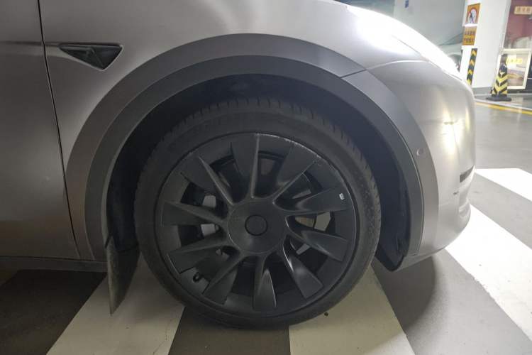 Used Tesla Model Y 2022 Rear-Wheel-Drive Version Right Front Wheel Hub