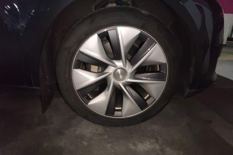Used Tesla Model Y 2022 Rear-Wheel-Drive Version Right Front Wheel Hub