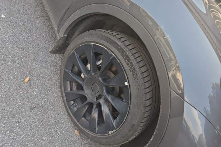 Used Tesla Model Y 2022 Rear-Wheel-Drive Version Right Front Wheel Hub