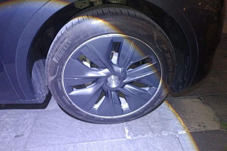 Used Tesla Model Y 2022 Revised Version Rear-Wheel Drive Right Front Wheel Hub