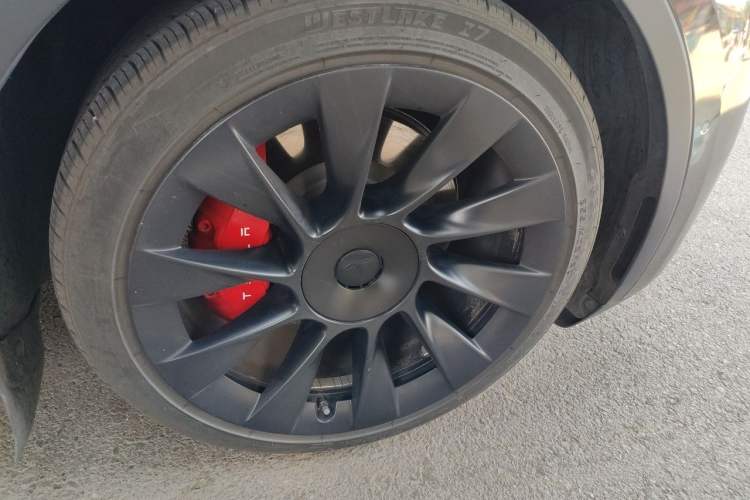Used Tesla Model Y 2022 Rear-Wheel-Drive Version Right Front Wheel Hub