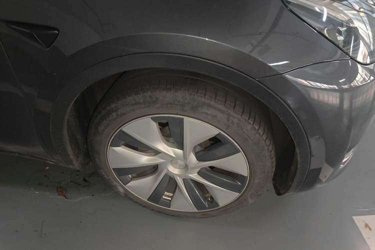 Used Tesla Model Y 2022 Rear-Wheel-Drive Version Right Front Wheel Hub