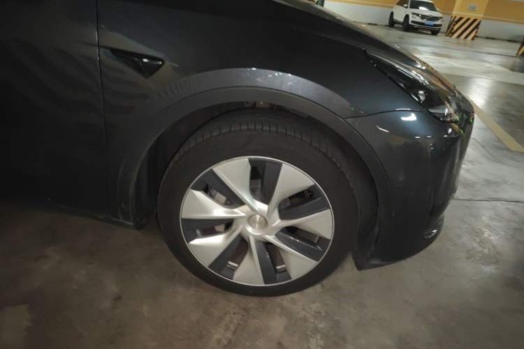 Used Tesla Model Y 2022 Rear-Wheel-Drive Version Right Front Wheel Hub