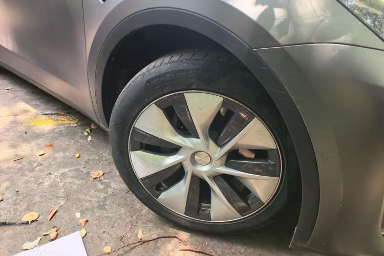 Used Tesla Model Y 2022 Rear-Wheel-Drive Version Right Front Wheel Hub