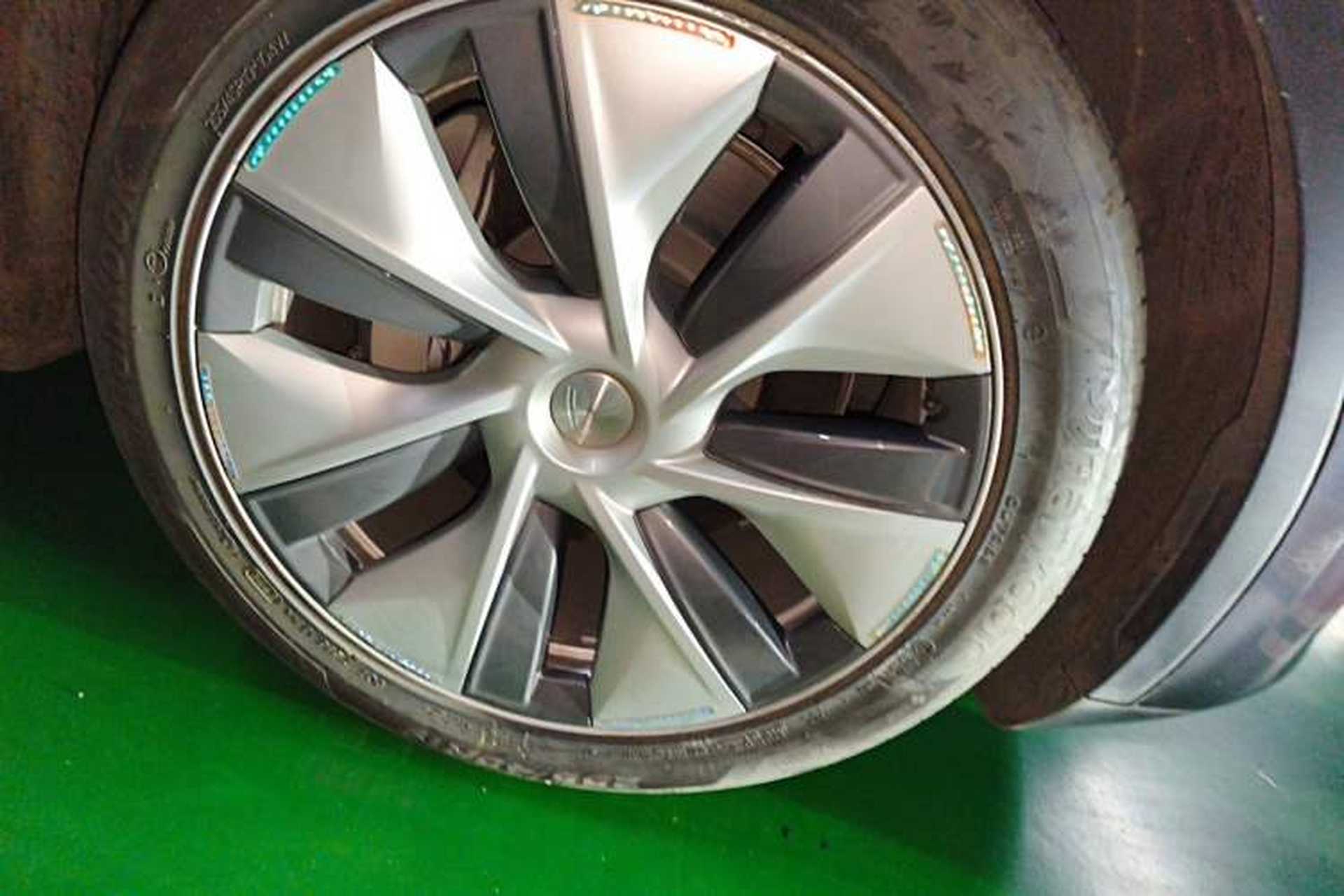 Used Tesla Model Y 2022 Revised Version Rear-Wheel Drive Right Front Wheel Hub