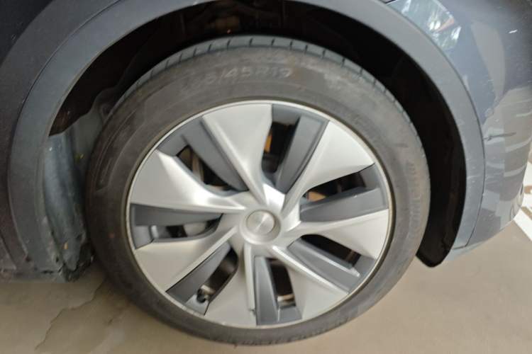 Used Tesla Model Y 2022 Revised Version Long-Range All-Wheel Drive Right Front Wheel Hub