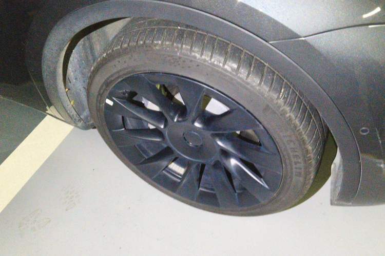 Used Tesla Model Y 2022 Revised Version Rear-Wheel Drive Right Front Wheel Hub