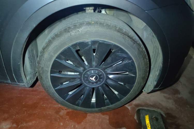 Used Tesla Model Y 2022 Revised Version Rear-Wheel Drive Right Front Wheel Hub