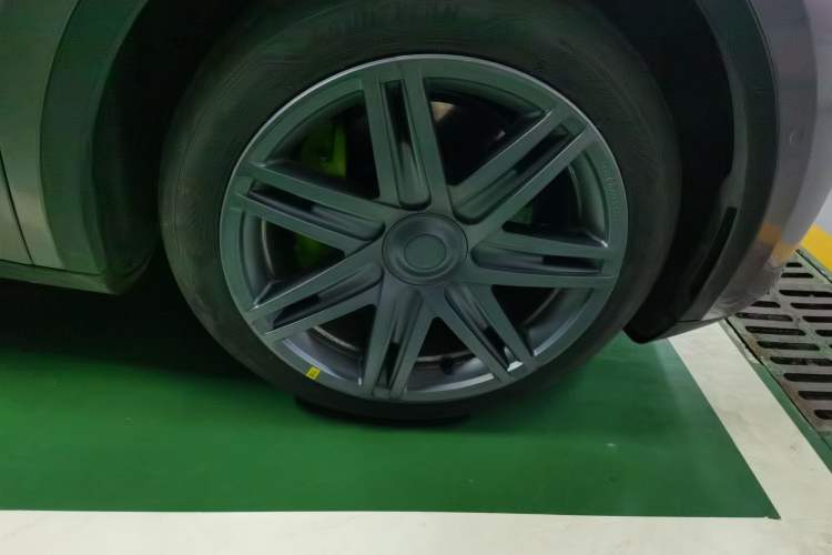 Used Tesla Model Y 2022 Revised Version Rear-Wheel Drive Right Front Wheel Hub