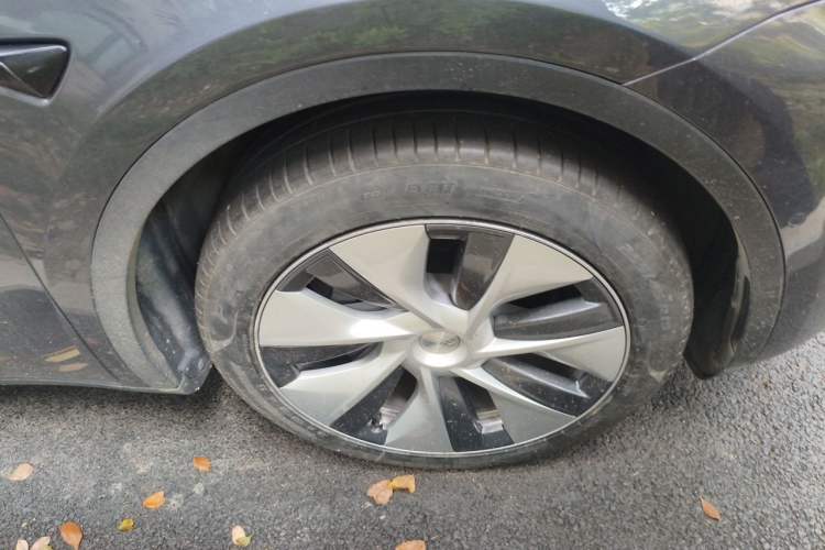 Used Tesla Model Y 2022 Revised Version Rear-Wheel Drive Right Front Wheel Hub