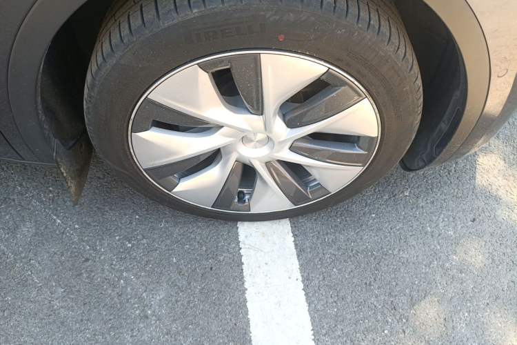 Used Tesla Model Y 2022 Revised Version Rear-Wheel Drive Right Front Wheel Hub