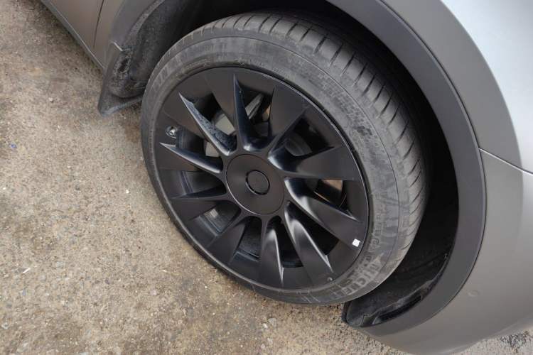 Used Tesla Model Y 2022 Revised Version Rear-Wheel Drive Right Front Wheel Hub