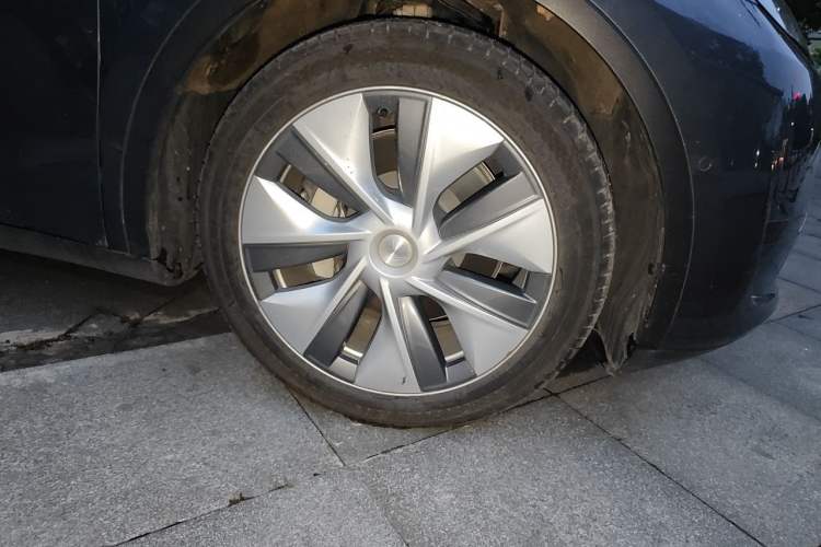 Used Tesla Model Y 2022 Revised Version Rear-Wheel Drive Right Front Wheel Hub