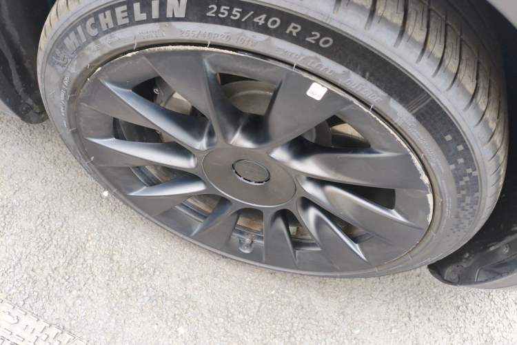 Used Tesla Model Y 2022 Rear-Wheel-Drive Version Right Front Wheel Hub