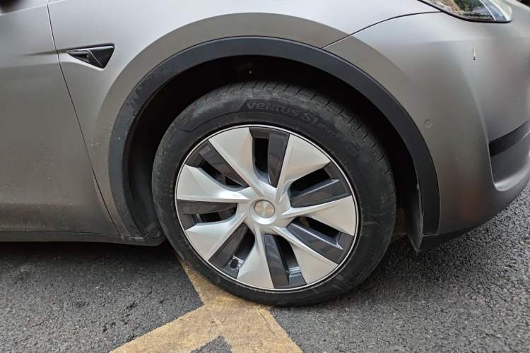 Used Tesla Model Y 2022 Revised Version Rear-Wheel Drive Right Front Wheel Hub