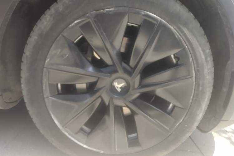 Used Tesla Model Y 2022 Revised Version Rear-Wheel Drive Right Front Wheel Hub