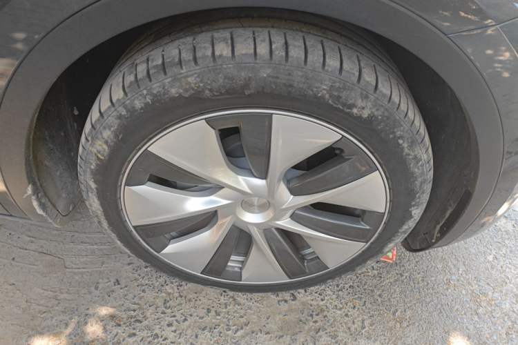 Used Tesla Model Y 2022 Revised Version Rear-Wheel Drive Right Front Wheel Hub