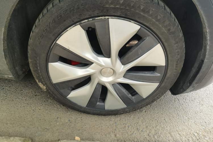 Used Tesla Model Y 2022 Revised Version Rear-Wheel Drive Right Front Wheel Hub