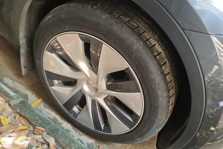 Used Tesla Model Y 2022 Revised Version Rear-Wheel Drive Right Front Wheel Hub
