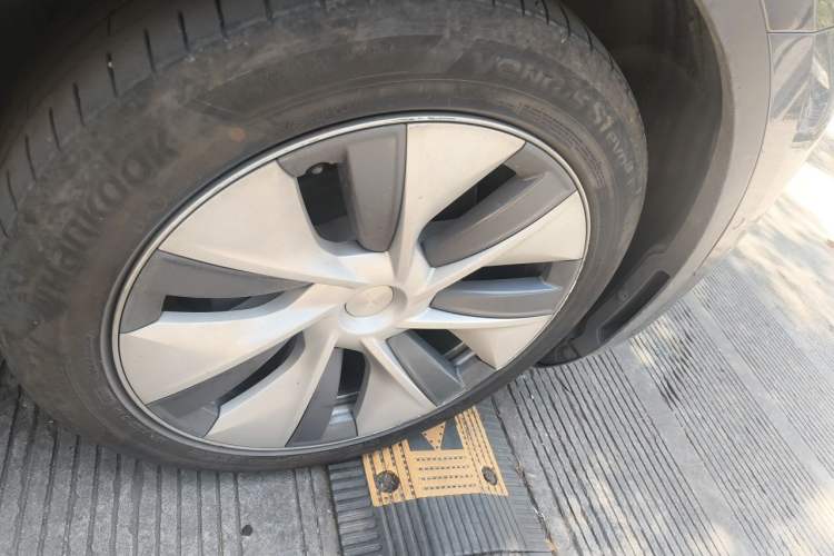 Used Tesla Model Y 2022 Revised Version Rear-Wheel Drive Right Front Wheel Hub