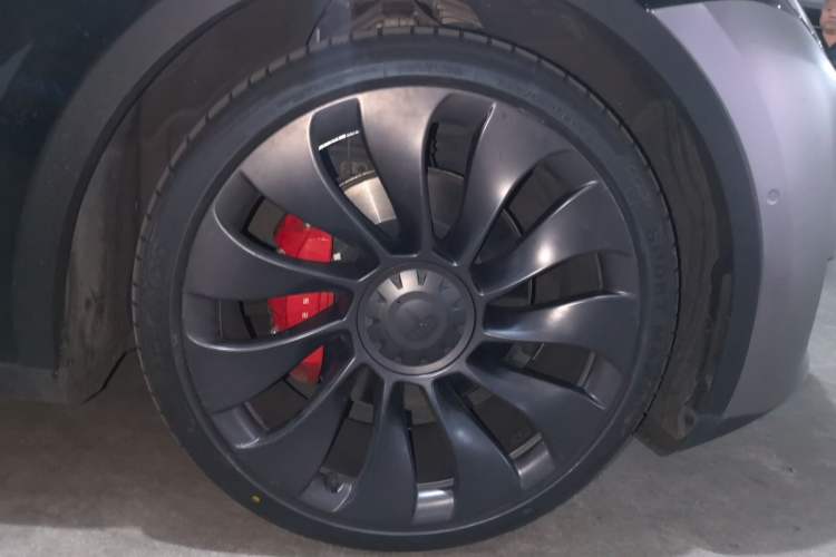 Used Tesla Model Y 2022 Performance High-Performance All-Wheel-Drive Version Right Front Wheel Hub