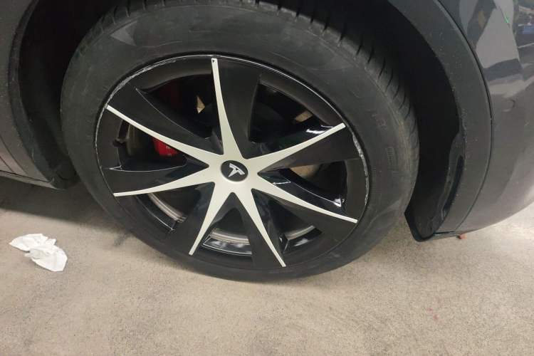 Used Tesla Model Y 2022 Revised Version Rear-Wheel Drive Right Front Wheel Hub