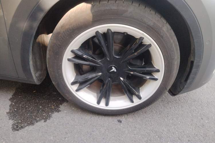 Used Tesla Model Y 2022 Revised Version Long-Range All-Wheel Drive Right Front Wheel Hub