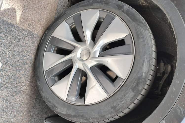 Used Tesla Model Y 2022 Revised Version Rear-Wheel Drive Right Front Wheel Hub