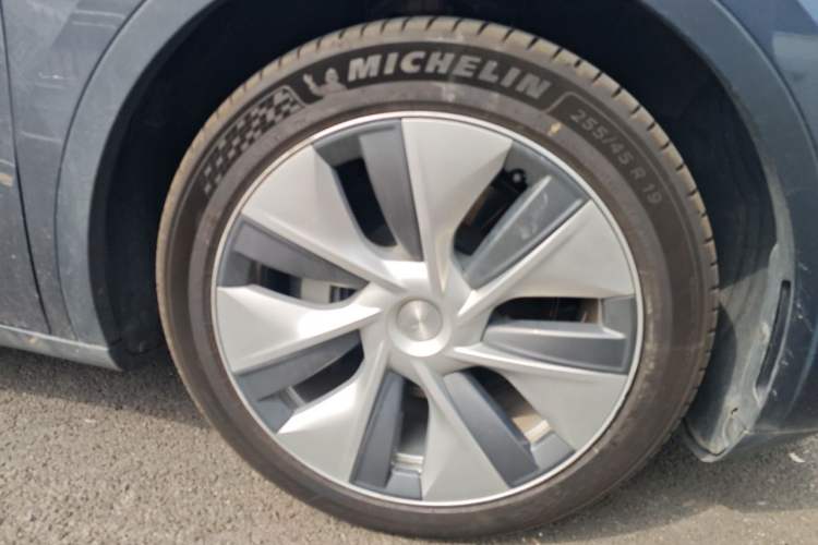 Used Tesla Model Y 2022 Revised Version Rear-Wheel Drive Right Front Wheel Hub