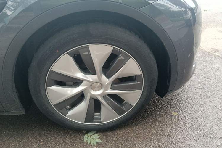 Used Tesla Model Y 2022 Revised Version Rear-Wheel Drive Right Front Wheel Hub