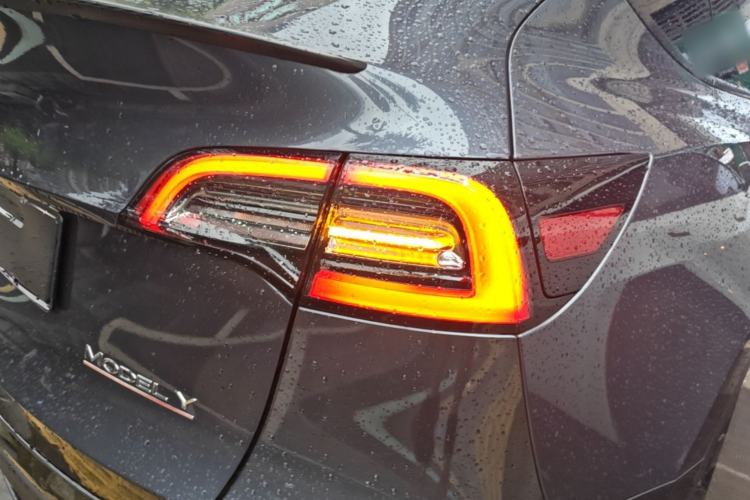 Used Tesla Model Y 2022 Performance High-Performance All-Wheel-Drive Version Right Rear Taillight